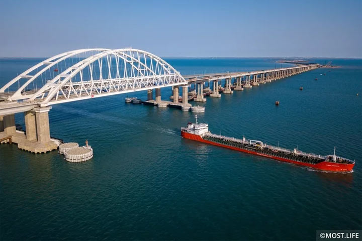 Власти раскрыли, почему Крымский мост утонул в дыму
