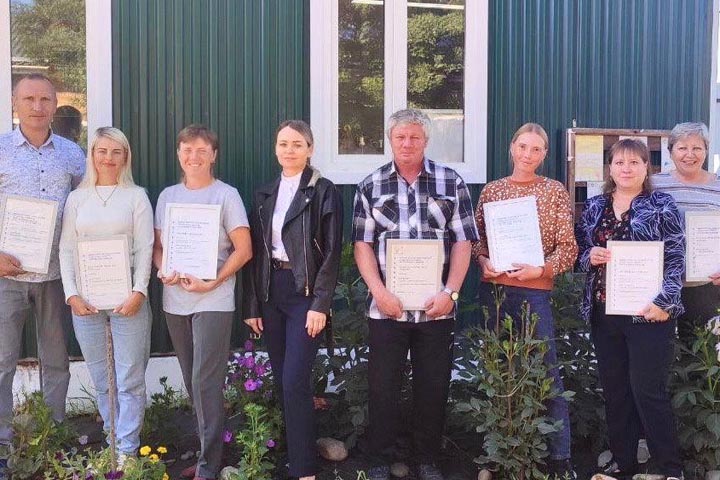 Сотрудники конноспортивной школы получили ведомственные награды Минспорта Хакасии