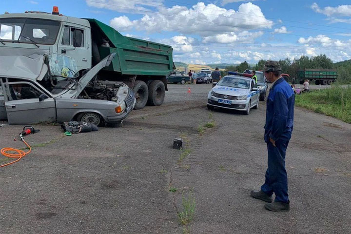 Три человека погибли в ДТП с грузовиком