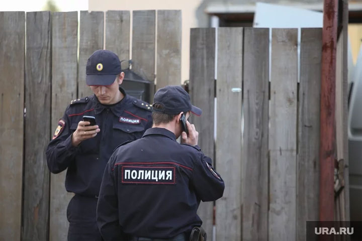 «Коммерсант»: силовики хотят залезать в телефоны россиян до решения суда