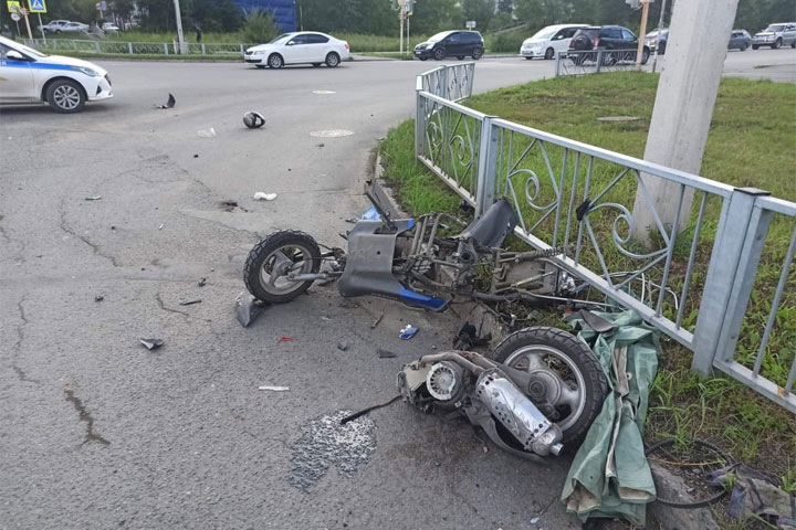 Травматический шок: в Саяногорске водитель внедорожника въехал в 66-летнего мотоциклиста 