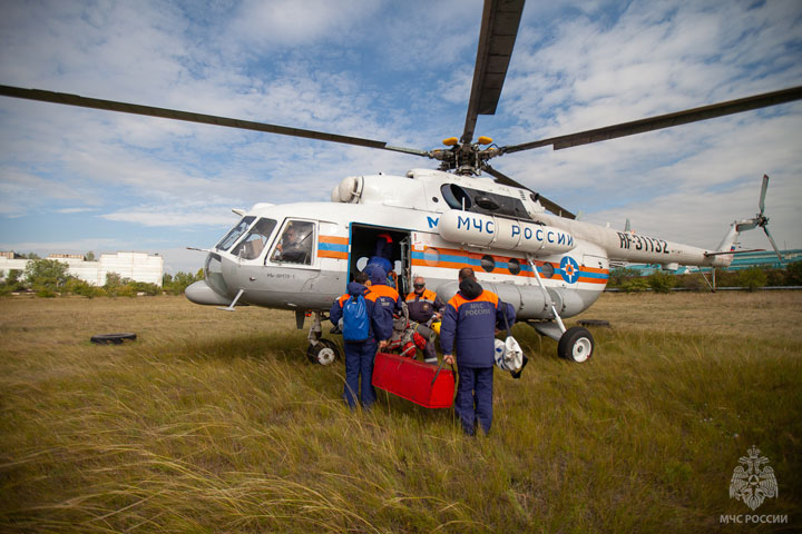 В Хакасии спасатели эвакуировали травмированного туриста