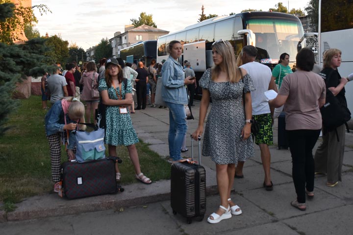 Хакасия отправила на отдых школьников Свердловского района Луганской Народной Республики