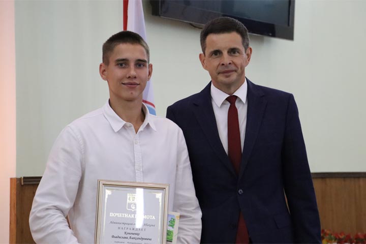 Алексей Лемин вручил награды спортсменам 