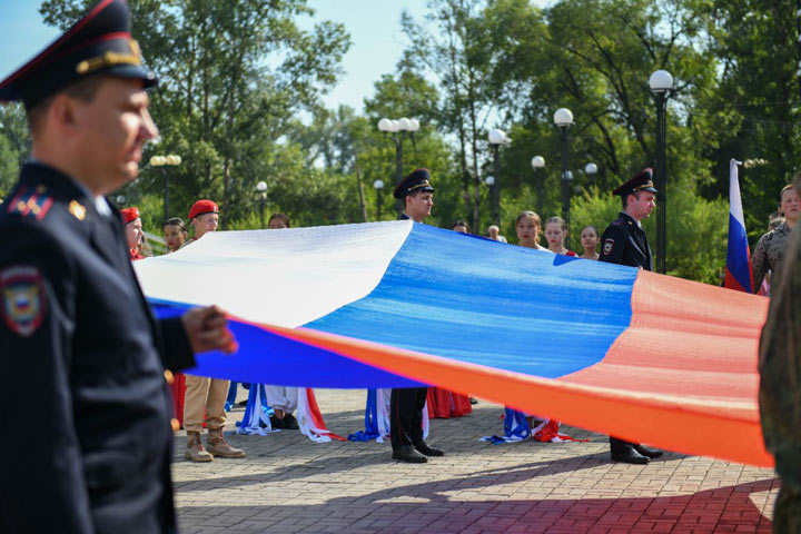 Хакасия отмечает День Государственного флага России