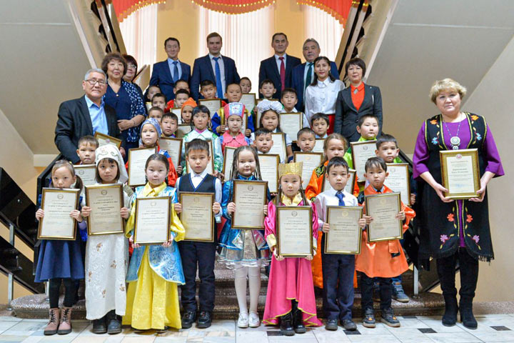 В Хакасии объявлен конкурс на лучшее знание хакасского языка среди первоклассников