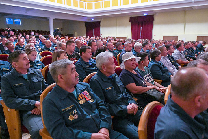 Сотрудники противопожарной службы Хакасии получили госнаграды