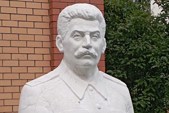 Сталин бьёт Ельцина и Горбачёва одной левой