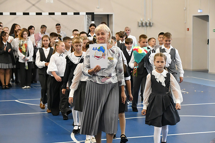 Школы Хакасии в День знаний приняли более 75 тысяч учеников