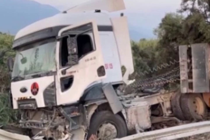 Страшное ДТП в Турции: пассажирский автобус столкнулся с грузовиком, много погибших и раненых