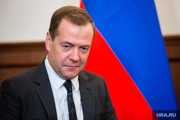 Медведев отчитался о количестве контрактников в России