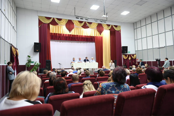 Губернатор Коновалов встретился с жителями в Копьево