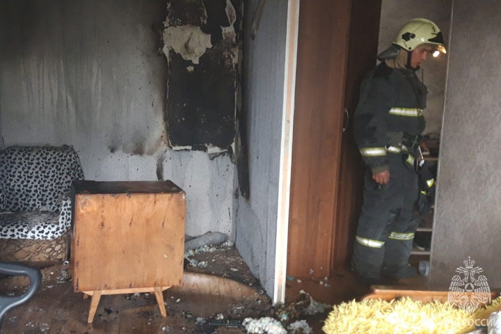 В столице Хакасии 4-летний мальчик играл с зажигалкой и поджег квартиру по Тельмана 