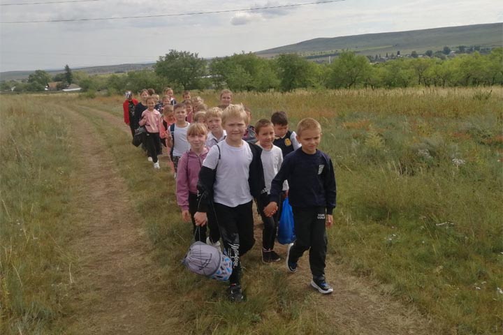 В Алтайском районе школьников сводили в турпоход