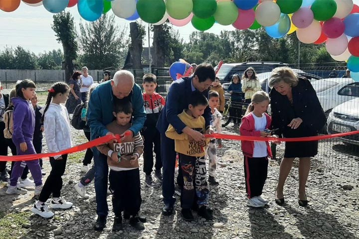 В Аскизском районе открыли детскую площадку 