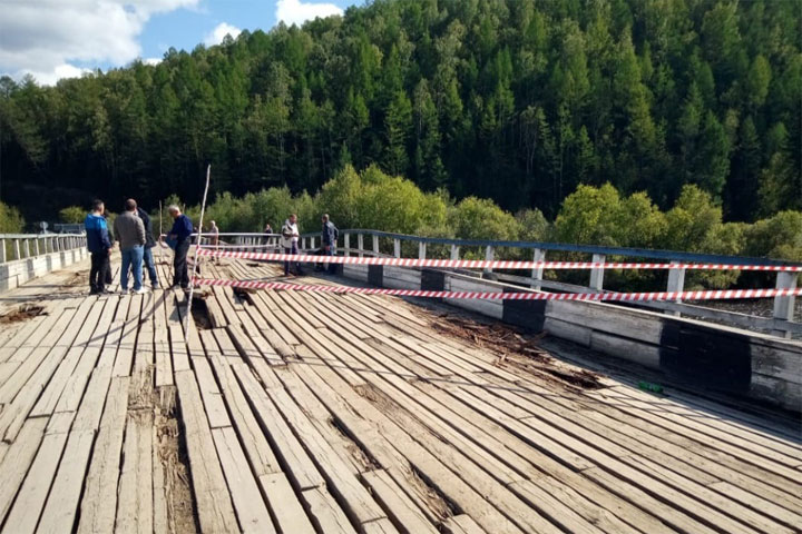 На мосту через реку Каратас ограничено движение большегрузов