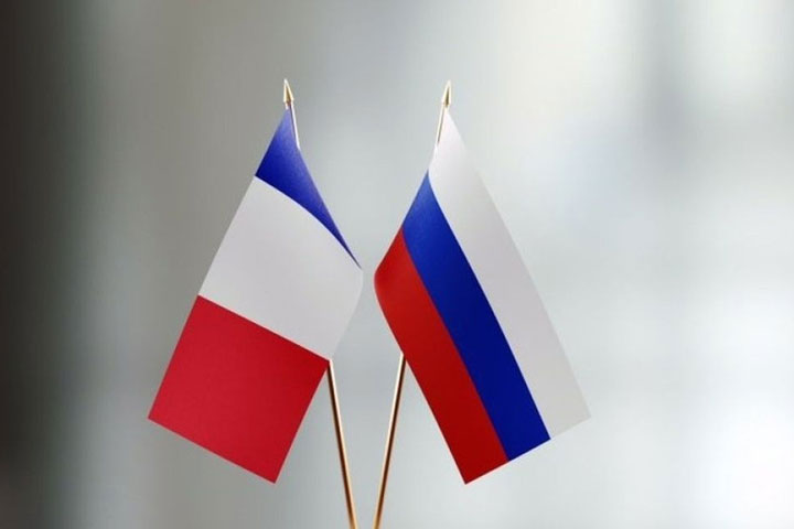 Франция не советует своим компаниям покидать в спешке Россию