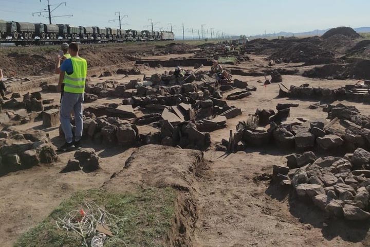 Студенты-археологи ХГУ обнаружили в Хакасии «пояс колесничего»
