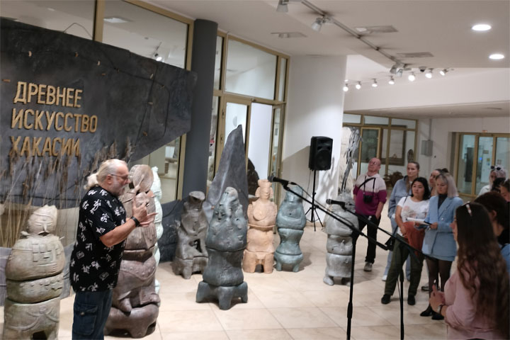 Выставка «Степные легенды» открылась в Хакасии 