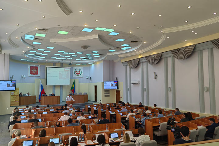 Кресла в Верховном Совете Хакасии разобрали единороссы