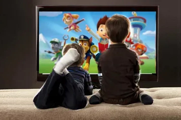 Ученые рассказали, почему детям до двух лет не стоит смотреть телевизор
