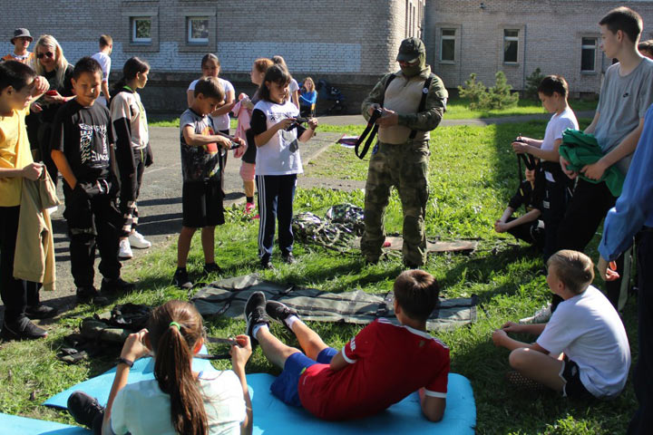 В Хакасии для школьников организовали военно-патриотические занятия