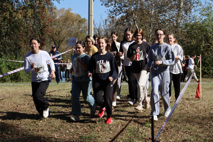 Студенты Хакасского политехнического колледжа приняли участие в кроссе ко Дню СПО