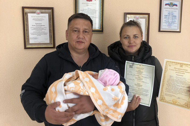 Юбилейную малышку в Алтайском районе назвали Марьяной