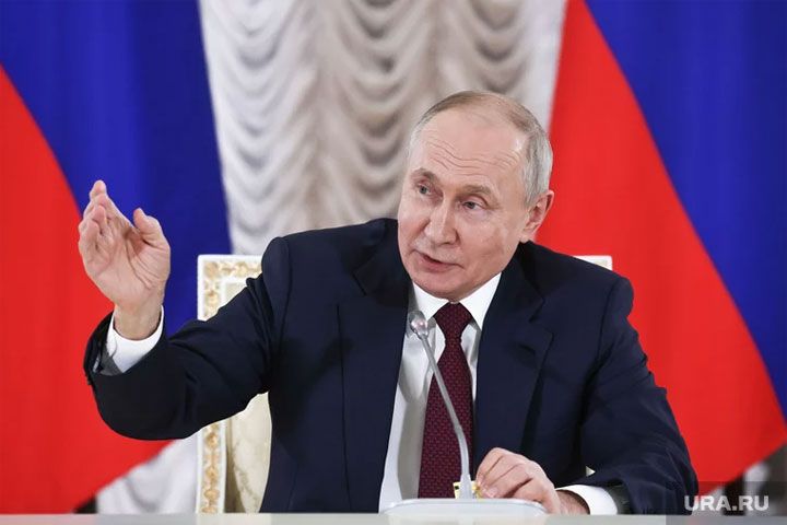 Путин ответил на вопрос россиян о росте цен на бензин