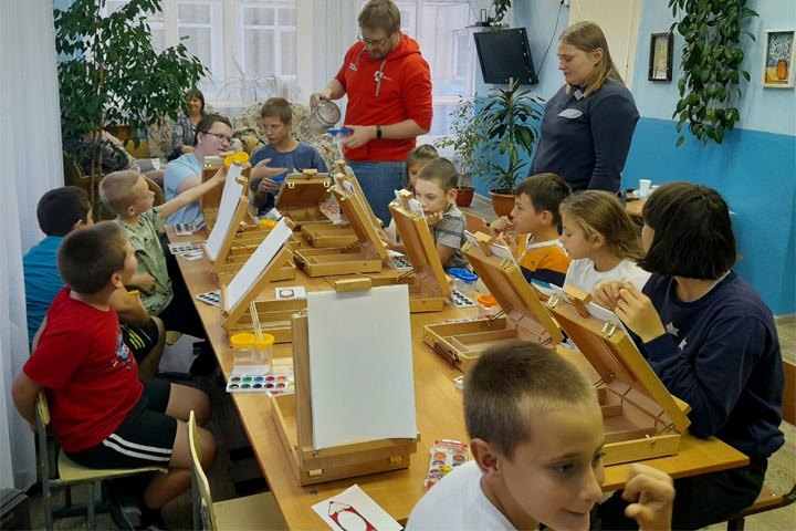 Десяток «племянников» появился у команды «Волонтеры РУСАЛа» в Саяногорске
