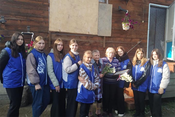 Волонтеры Победы новороссийской школы встретились с серебряными волонтерами 