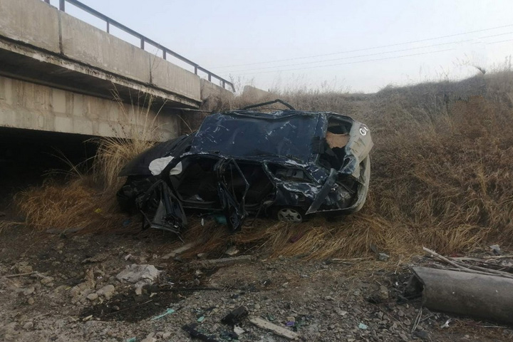 На Аскизском тракте травмы получили уснувший водитель и его юный пассажир