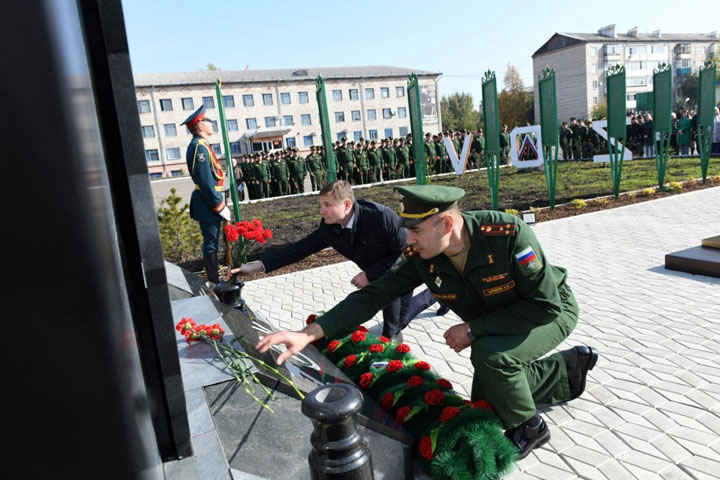 В Хакасии открылся памятник воинам-железнодорожникам, погибшим на СВО