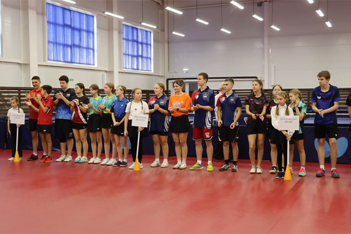 В Абакане открыты всероссийские соревнования по теннису «Огни Саян»