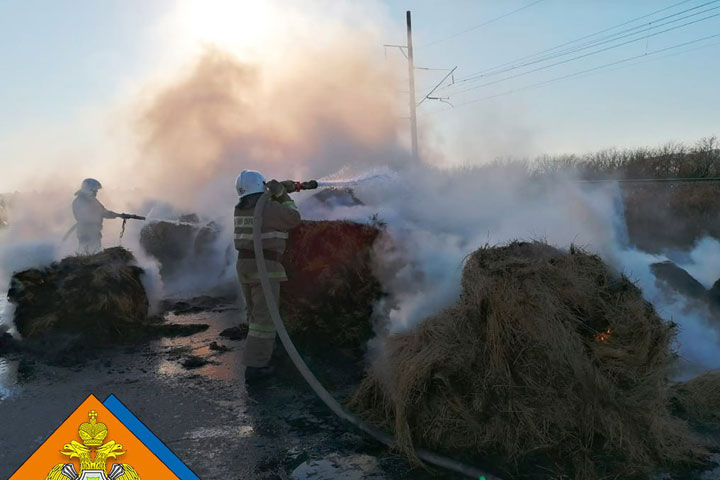 В Аскизском районе возле Камышты сгорело более 2,5 тонны сена 
