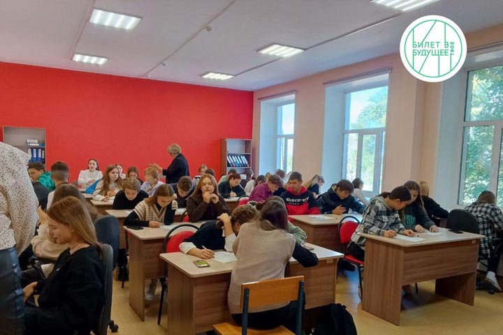 «Билет в будущее»: профпробы для школьников прошли в Хакасском многопрофильном техникуме