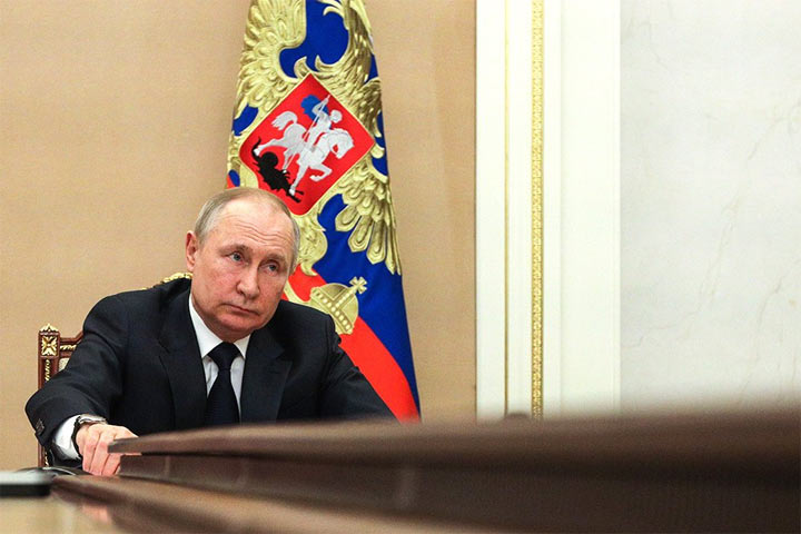 Путин призвал Макрона и Шольца убедить киевские власти прекратить преступления