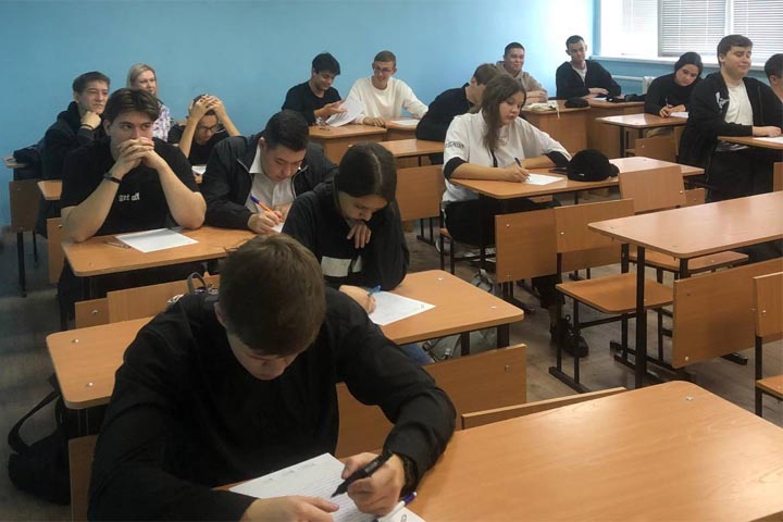 Студенты черногорского техникума успешно написали всероссийский диктант 