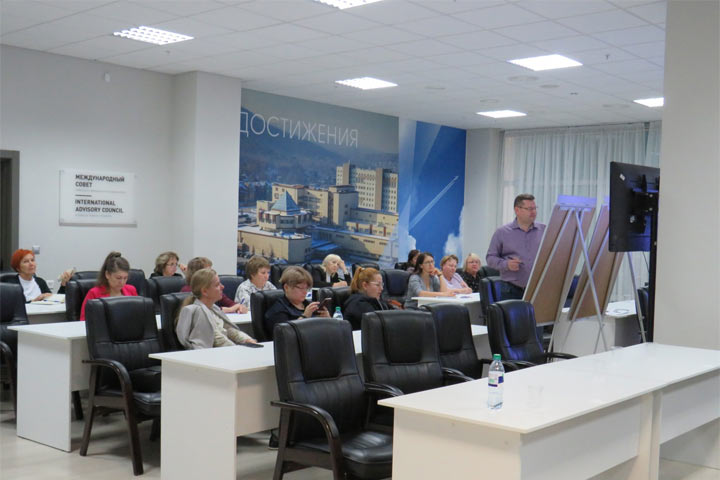 Саяногорские преподаватели стали участниками «Осенней школы учителей физики и математики»