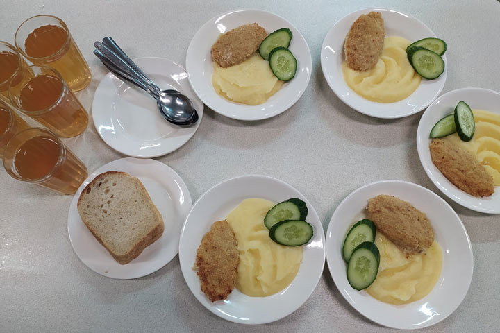 В школах столицы Хакасии проходят рейды по проверке качества питания
