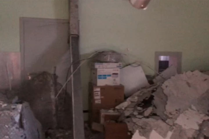 В старой больнице Минусинска обрушился потолок