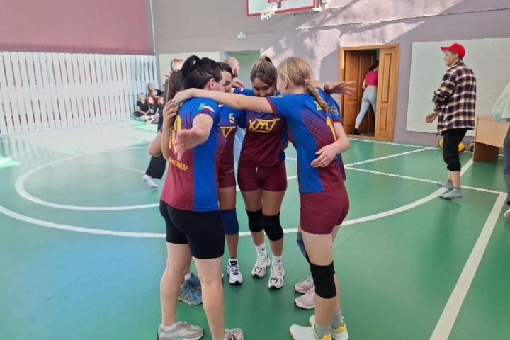В Хакасском многопрофильном техникуме состоялась товарищеская встреча по волейболу 