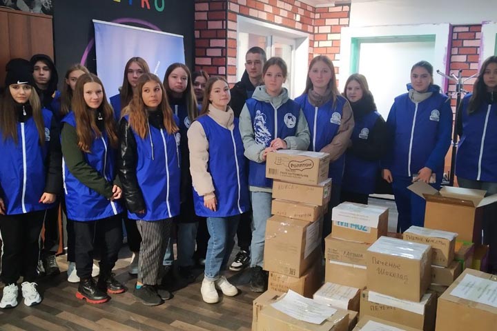 Новороссийские школьники доставили в ОНФ более 20 коробок гуманитарного груза