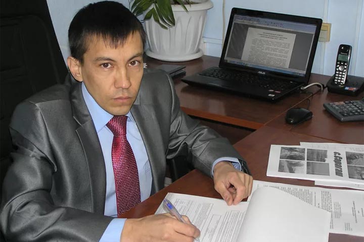 Суд вынес решение по делу главы поселка Аскиз Сергея Энграфа о начислении себе премий 