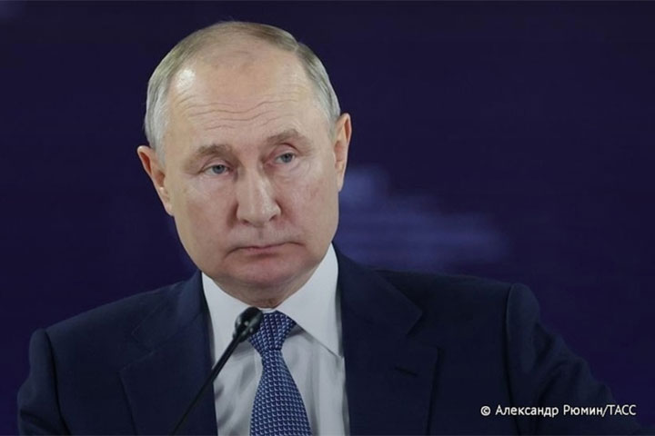 Путин по-немецки осудил нападки на бывшего канцлера ФРГ Шредера
