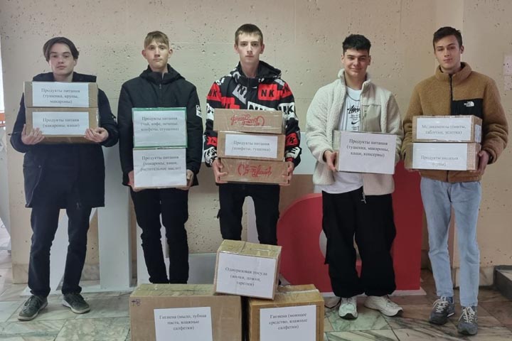 Студенты Саяногорского политеха отправили гуманитарную помощь для военнослужащих