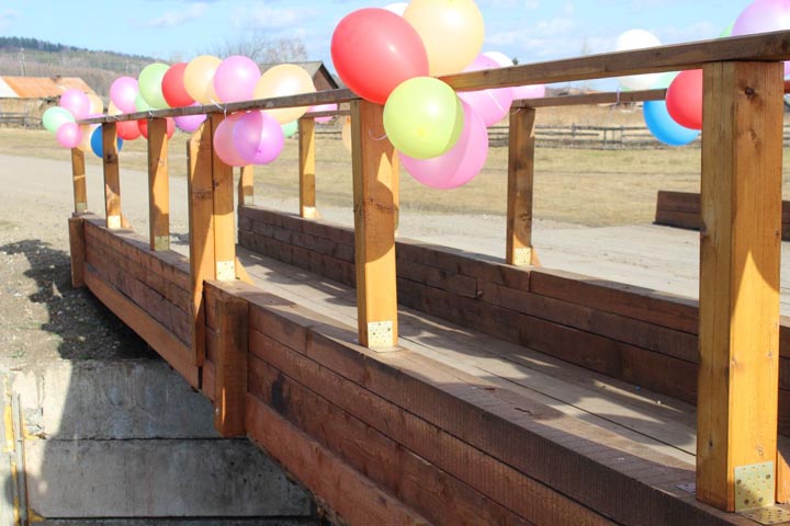 В поселке Гайдаровск отремонтировали мост