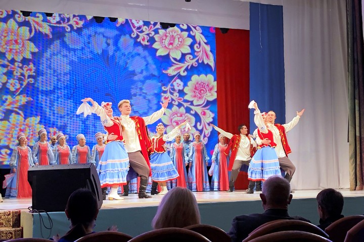 Ансамбль народного танца «Саяночка» пригласил на праздник 