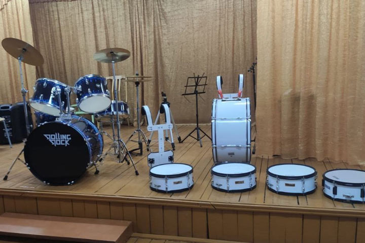 В Хакасии ансамбль барабанщиков «Множество» пополнился новыми инструментами