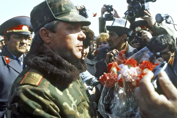 Сегодня Герою Советского Союза, легендарному генералу Борису Громову - 80 лет